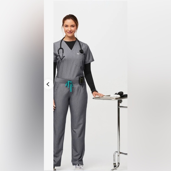 FIGS Kade Cargo Scrub Pants Graphite T21004P - Picture 2 of 13